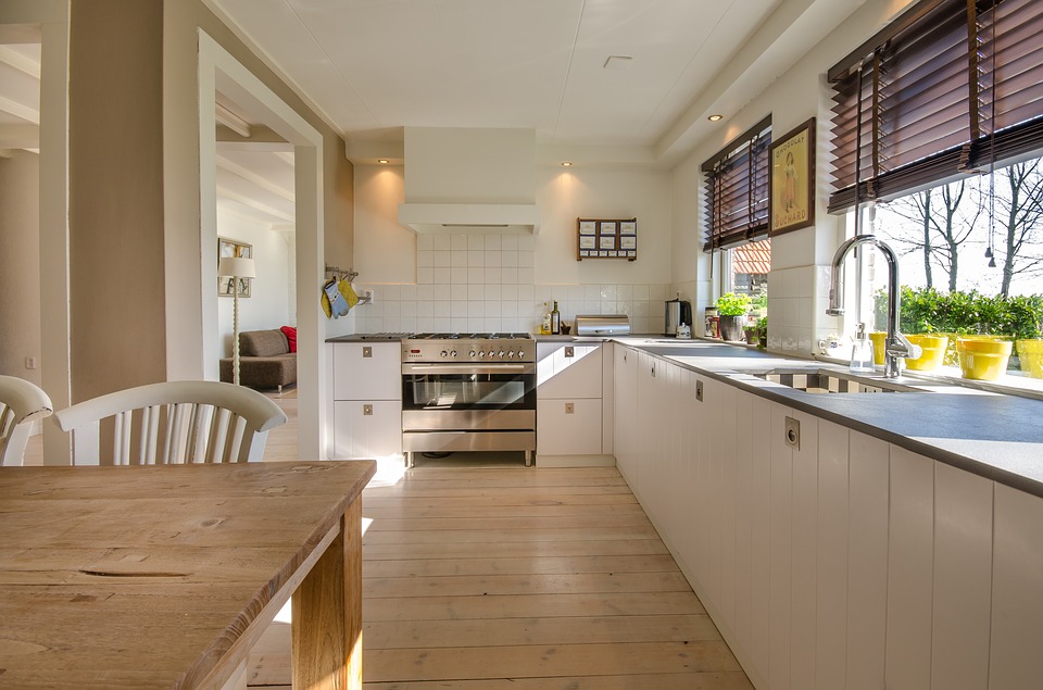 The Three Best Types of Wood Flooring For Kitchens